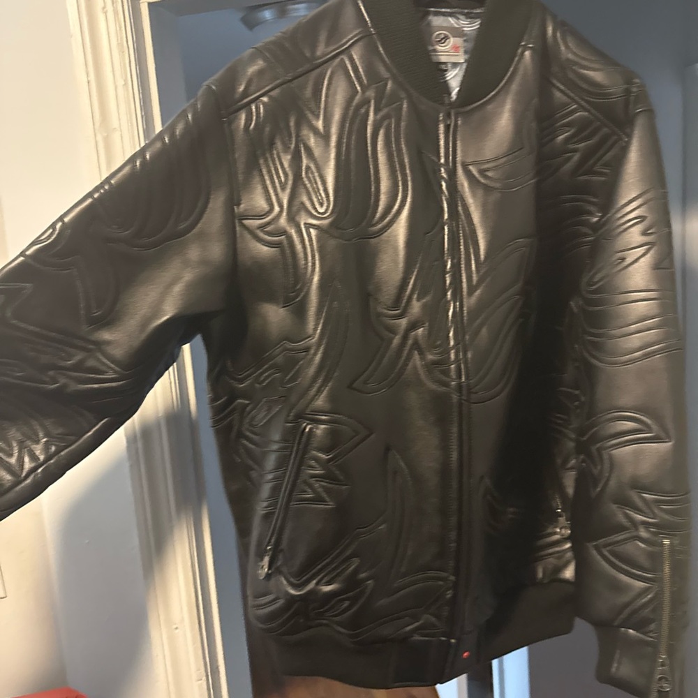 Stylish Black Embossed Bomber Jacket - image 3